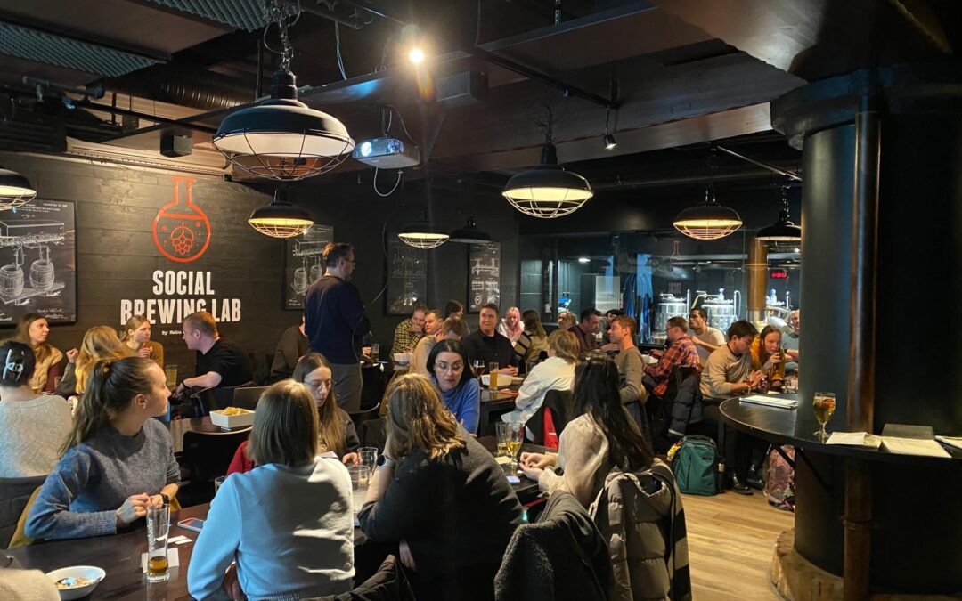 The chemistry-themed pub quiz held in English was a success